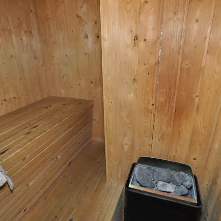 6 Person In Henne-by Traum