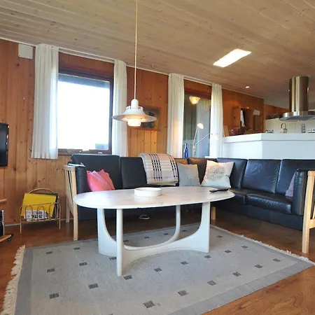 6 Person In Henne-by Traum